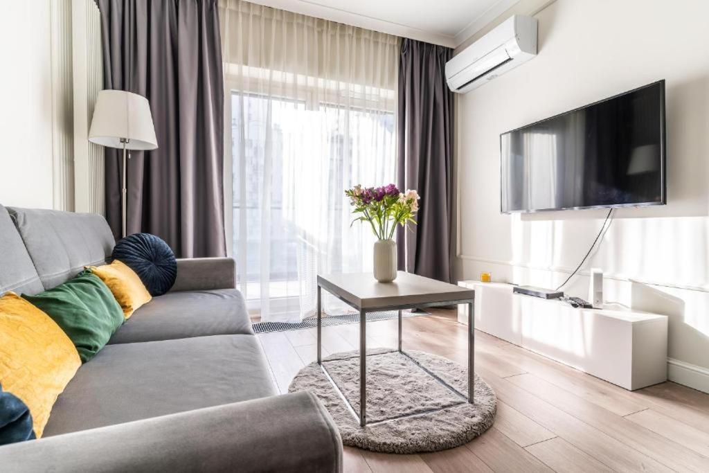 Mennica Residence Apartments Varşovia Exterior foto